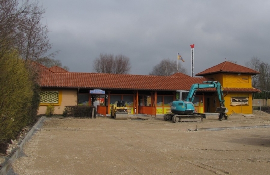 L’entrée est entièrement repeinte pour intégrer le nouvel univers graphique de Walibi.