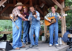 Le groupe de country Hillibilly Boogie Band.