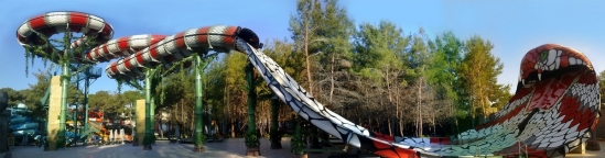 King Cobra is one of the latest water-slide concept developed by Polin.
