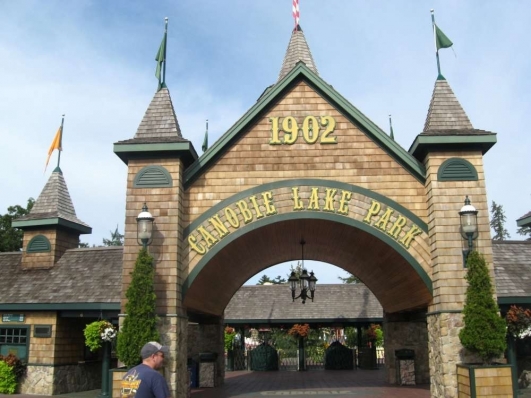 Canobie Lake Park a ouvert en 1902 sur les bords du lac Canobie dans le New Hampshire