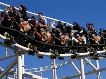 The Moto Coaster of Zamperla can be themed very easily, with horses, dinosaurs, etc.