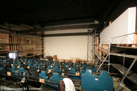 Les écrans latéraux en cours d’installation (octobre 2011)