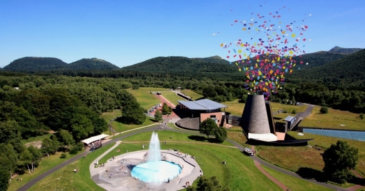 Vulcania est situé au coeur du puy de Dôme en Auvergne