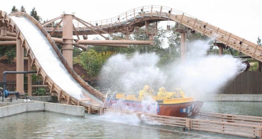 Cette saison, Hopkins Rides a livré un Shoot the Chute à LEGOLAND California aux Etats-Unis