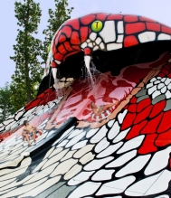 ... un toboggan à bouées conçu par Polin Waterparks
