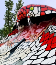 ... un toboggan à bouées conçu par Polin Waterparks