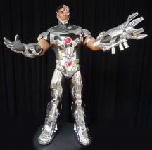 Le plus important projet de l'année pour Sally Corporation est le dark ride interactif Justice League: Alien Invasion 3D (ici l'animatronique de Cyborg)