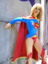 Supergirl animatronic holding up a falling wall in Justice League: Alien Invasion 3D