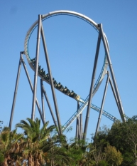 This Hyper Coaster features the V-shaped trains, a new development of the company.