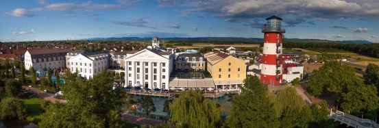 Le domaine est désormais le plus gros complexe hôtelier d'Allemagne avec cinq hôtels thématiques (plus de 4.500 lits), une maison d'hôte, un village de tipis et un camping.