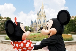 Tokyo Disney Resort a accueilli entre avril 2012 et mars 2013 plus de 27.5 millions de visiteurs établissant un nouveau record historique de fréquentation.