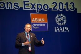 L'IAAPA a souligné aussi le succès de son programme de conférences et d’événements spéciaux. Photo: le PDG d'Ocean Park Hong Kong Tom Mehrmann lors du Leadership Breakfast.